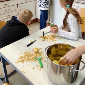 Kartoffelnschälen