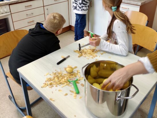 Kartoffelnschälen