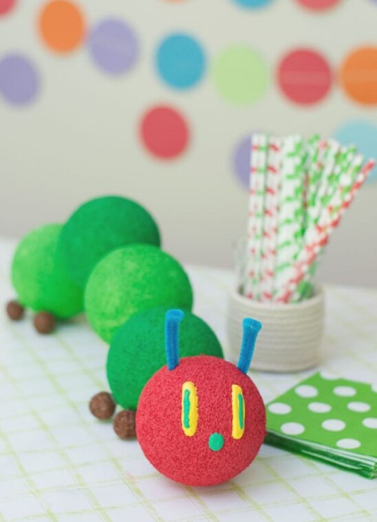 Die-kleine-Raupe-Nimmersatt-basteln-–-niedliche-Ideen-und-Anleitung-niedliche-raupe-selber-machen