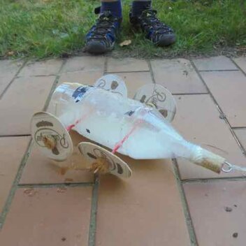 Projektmonat wasser - kleine Naturwissenschaftler unterwegs Kleine Forscher - Experiment Raketenauto DSC01074