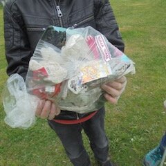 Projektmonat wasser - kleine Naturwissenschaftler unterwegs Hort aktiv für die Gemeinschaft: Müllaktion im Hofepark – gemeinsam Gutes tun PHOTO-2023-05-02-15-25-07