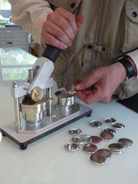 Buttons, Zusatzangebot Buttons, Zusatzangebot