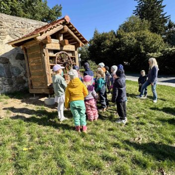 Blauer Tag - die Feuerwehr war da! Unser Dorf mitgestalten - Insektenhotel k2