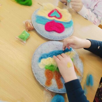 Kleine Forscher - Experiment Raketenauto Filzen mit Anita B_Filz1