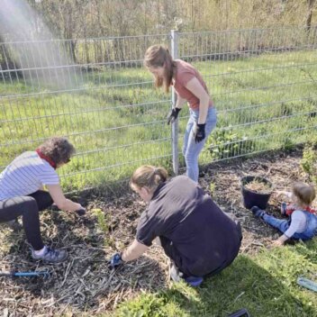 Hort unterwegs: Theaterausflug mit Hindernissen Alles NEU macht ... nicht nur der Mai, sondern schon der April B_KFrühjahrseinsatz Bild 1