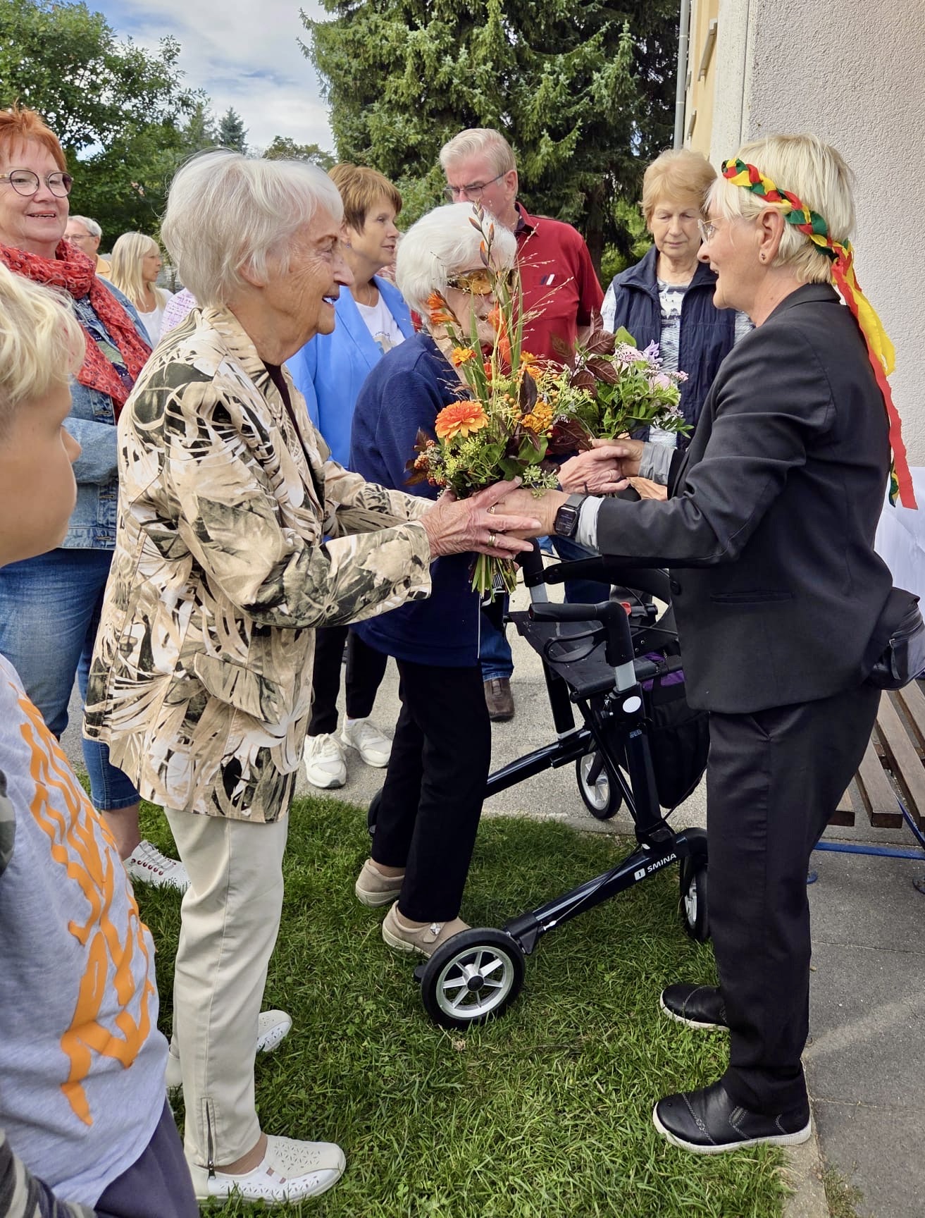 Ehrengäste: 1. Kitaleiterin und 1. Köchin der Kita - vor 70! Jahren Ehrengäste: 1. Kitaleiterin und 1. Köchin der Kita - vor 70! Jahren