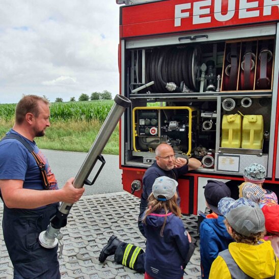 Und was da alles drin ist und wie praktisch platzsparend. Hier muss man Ordnung halten, damit bei einem Einsatz alles wie am Schnürchen klappt! Und was da alles drin ist und wie praktisch platzsparend. Hier muss man Ordnung halten, damit bei einem Einsatz alles wie am Schnürchen klappt!
