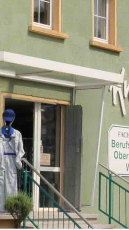 Blauer Tag - die Feuerwehr war da! Berufe kennenlernen - zum Beispiel bei Fa. Kunath in unserem Dorf Blauer Tag - die Feuerwehr war da! Berufe kennenlernen - zum Beispiel bei Fa. Kunath in unserem Dorf