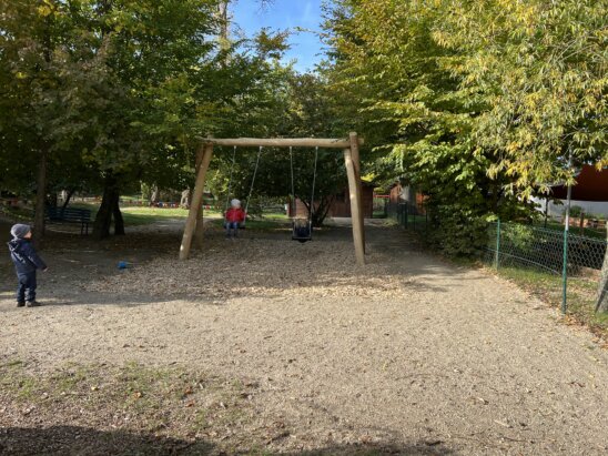 Doppelschaukel (neu) nachher Doppelschaukel (neu) nachher