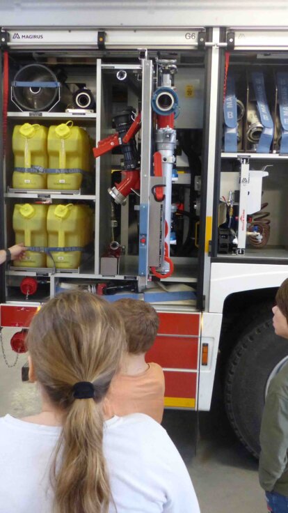 Bau auf, bau auf … – konstruieren Menschen, Tiere, Werte retten - unser Vorbild Feuerwehr Bau auf, bau auf … – konstruieren Menschen, Tiere, Werte retten - unser Vorbild Feuerwehr